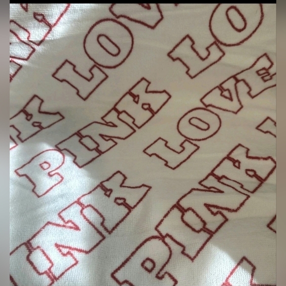 Victoria's Secret Pink White Terry Logo Towel Tag NWT 71 X 39.4 In Beach - Picture 3 of 4